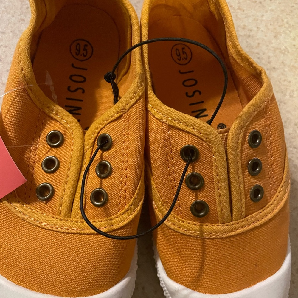 Josiny canvas slip on sneaker boys/girls size 9.5
